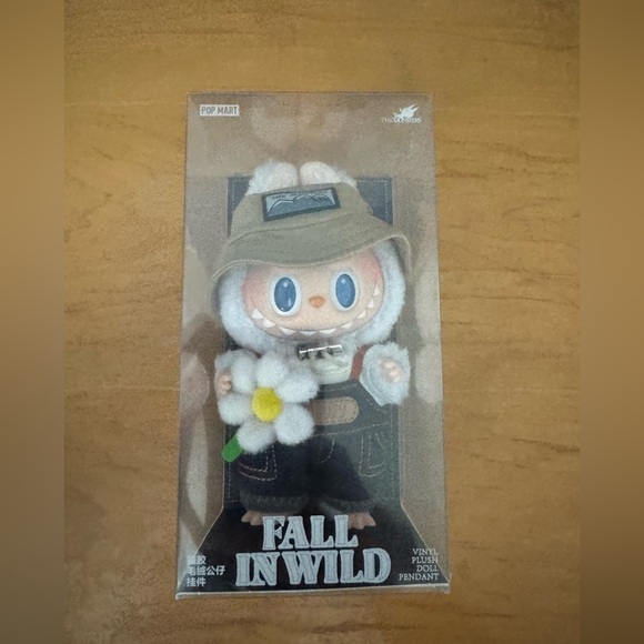 💛Authentic Pop Mart, The Monsters Fall In Wild Vinyl Plush Pendant Labubu - Picture 7 of 7